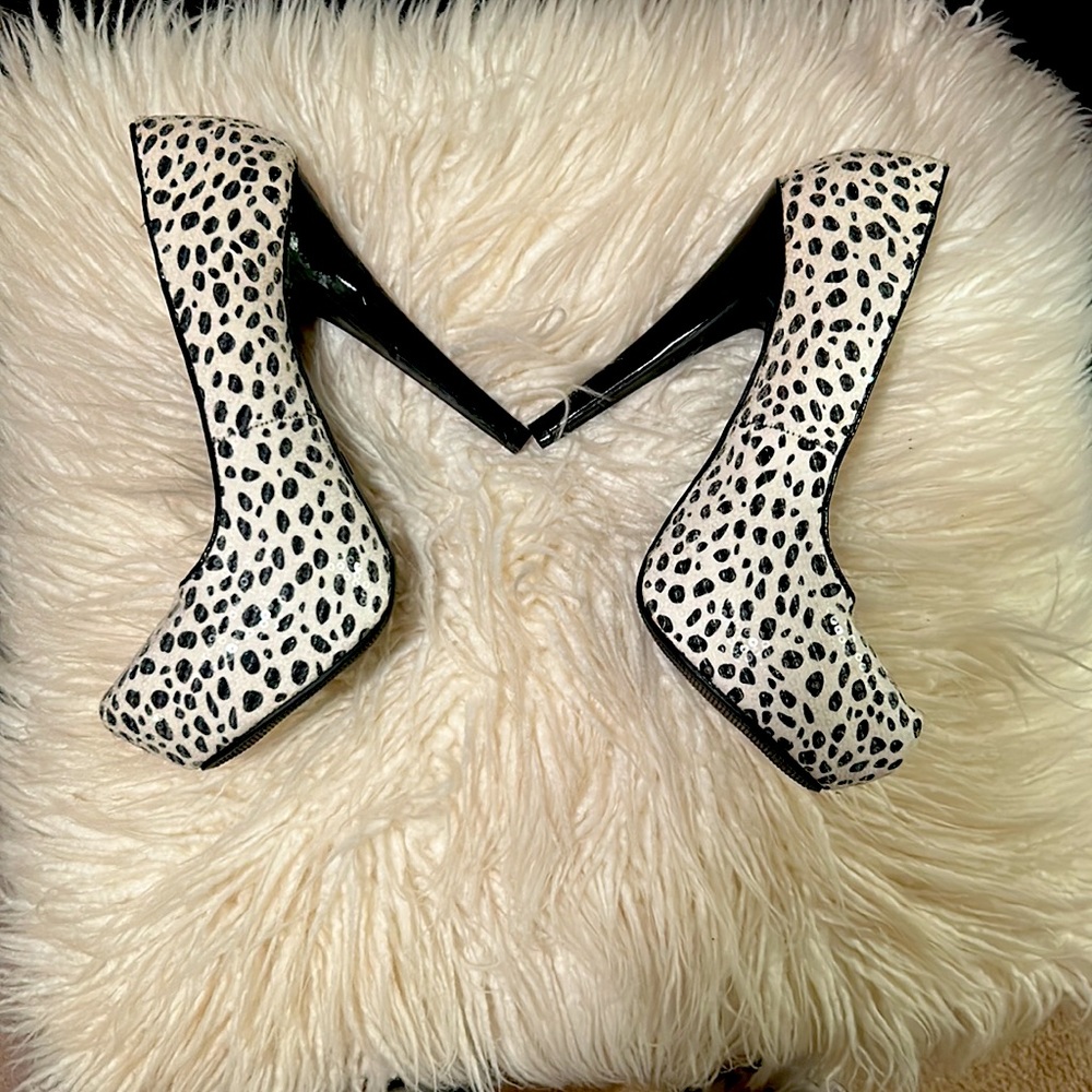 Mia brand sequins embellished black & white polka dot platform heels. Size 8 - Picture 3 of 7